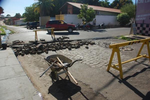 Secretaria de Infraestrutura intensifica recuperação das valas.(Imagem:Waldemir Miranda)