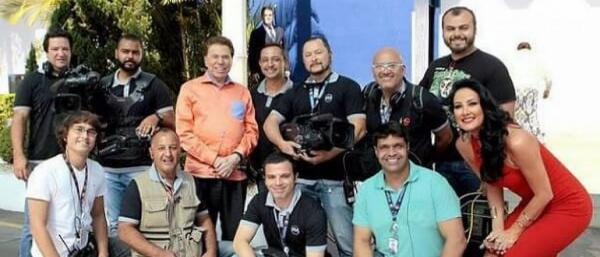 Silvio Santos surpreende e vai às ruas e gravar reportagem para o SBT(Imagem:Reprodução)