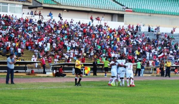 Jogadores tricolores comemoram classificação inédita.(Imagem:Josiel Martins)