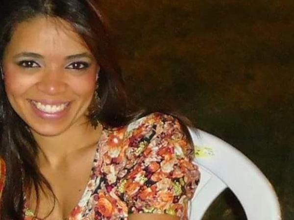 Hiasnaya Patrícia, 32 anos, foi baleada na cabeça durante assalto.(Imagem:Hiasnaya Patrícia/ Arquivo Pessoa)