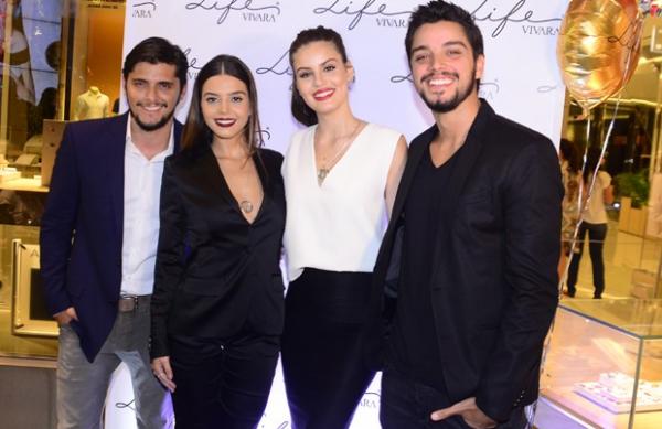 Decotada, Giovanna Lancellotti é pura simpatia em festa de joias em SP.(Imagem:Globo.com)