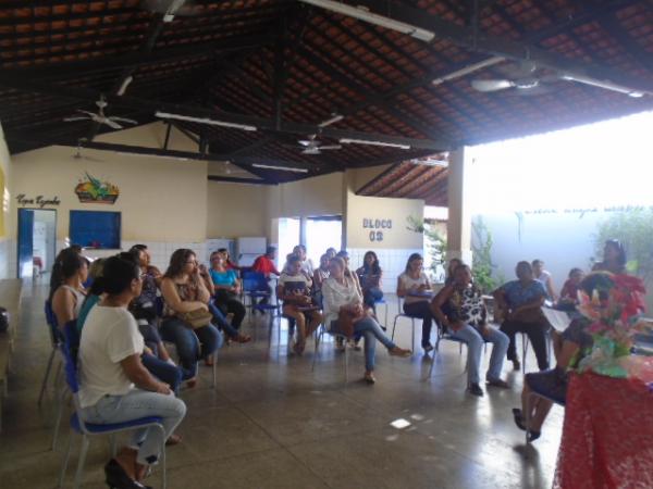 Educadores discutem implantação do regime de tempo integral no Fauzer Bucar.(Imagem:FlorianoNews)