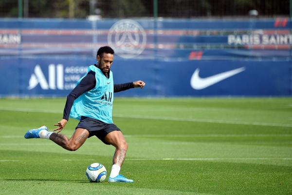 Neymar treina pelo PSG (Imagem:Getty Images/PSG)