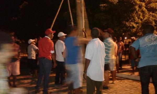 Levantamento do mastro marca abertura dos festejos na Manga Maranhão.(Imagem:FlorianoNews)