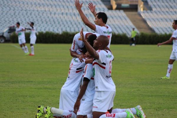 Gol de Fabinho deixou o River-PI com uma confortável vantagem de 2 a 0 ainda no primeiro tempo.(Imagem:Emanuele Madeira)