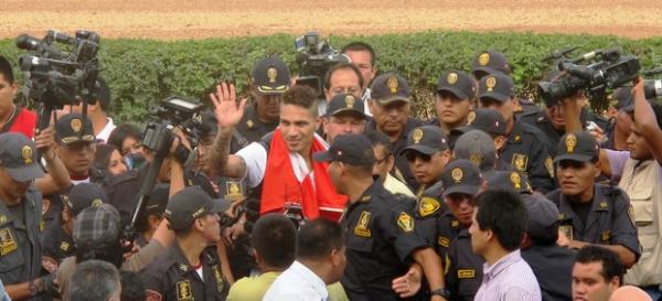 Paolo Guerrero é uma celebridade no Peru.(Imagem:Marcelo Hazan / Globoesporte.com)