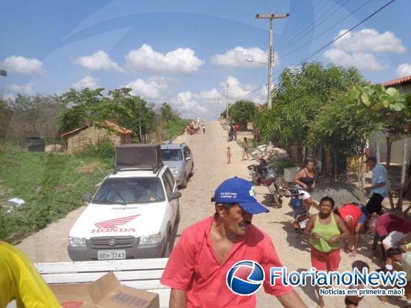 Papai Noel percorre ruas de Floriano distribuindo bombons.(Imagem:FlorianoNews)