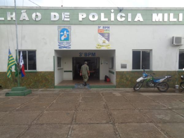 Mulher tem motocicleta tomada de assalto no bairro Curador.(Imagem:FlorianoNews)