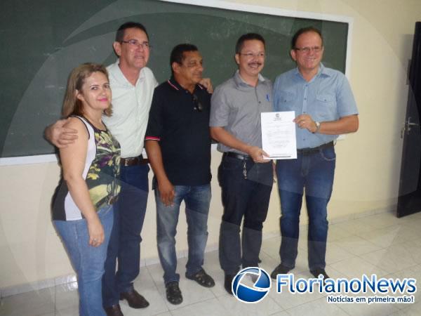 Seduc entrega portaria aos novos diretores de unidades de ensino em Floriano.(Imagem:FlorianoNews)