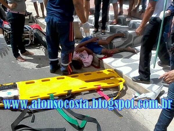 Acidente entre carro e moto deixa vítima com fratura exposta em Floriano.(Imagem:Alonso Costa)
