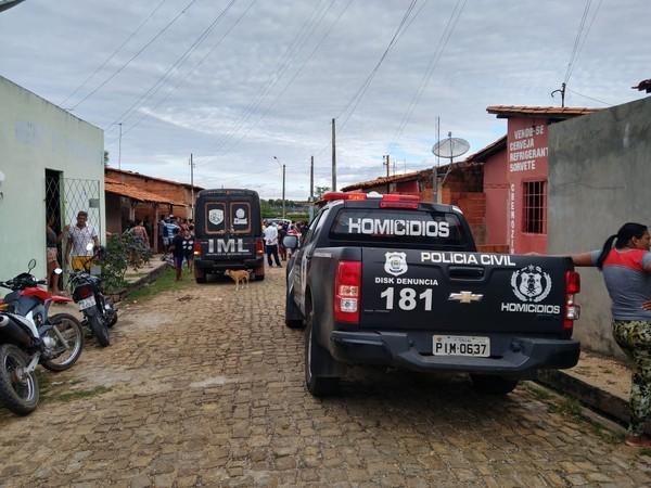 Jovem é assassinado com seis tiros quando empinava pipa na porta de casa em Teresina.(Imagem:Rafaela Leal/G1)