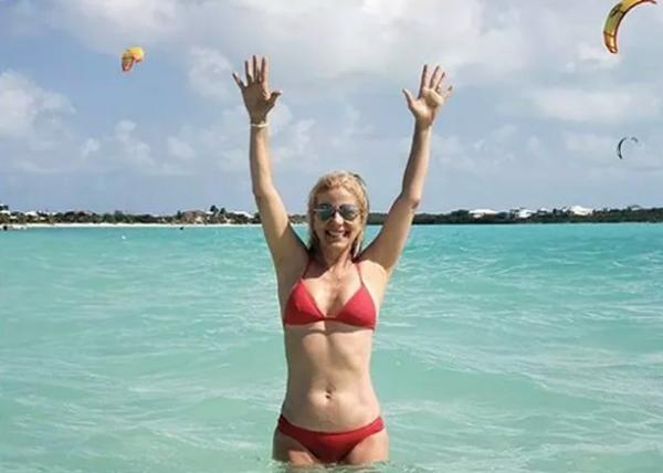 Paula Toller postou foto na praia e ganhou elogios dos fãs.(Imagem:Reprodução/Instagram)