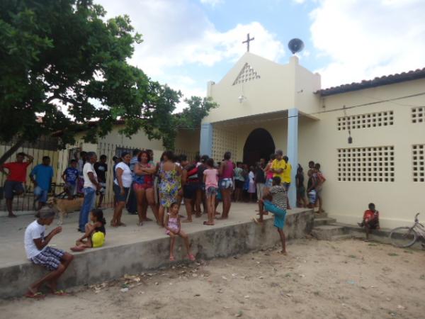 Em véspera do Natal Igreja realiza ação solidária para famílias carentes.(Imagem:FlorianoNews)