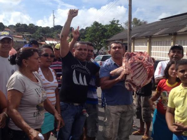 Feirantes de mercado público de Teresina prostestam contra saída do local.(Imagem:Gilcilene Araújo/G1)