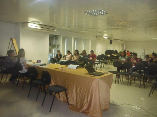 Floriano sedia curso de capacitação em sala de vacina.(Imagem:FlorianoNews)