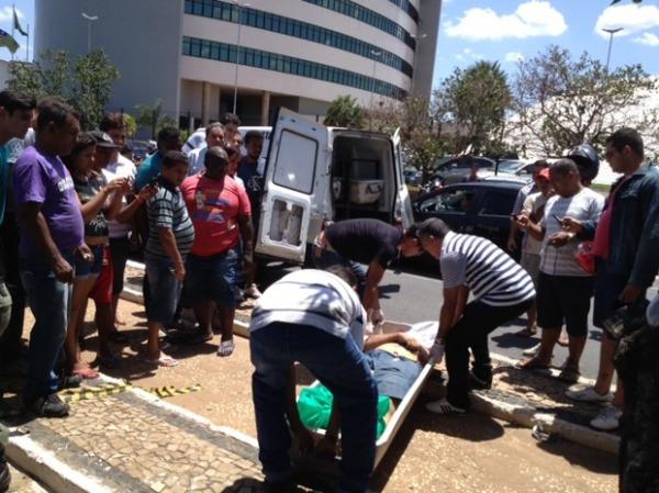 Instituto Médico Legal fez a remoção da vítima que teve morte imediata.(Imagem:Gil Oliveira/G1)