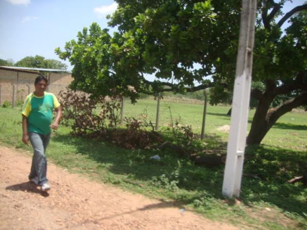 CANDIDATOS A PÉ RUMO AO LOCAL DE PROVA DO ENEM(Imagem:REDAÇÃO)