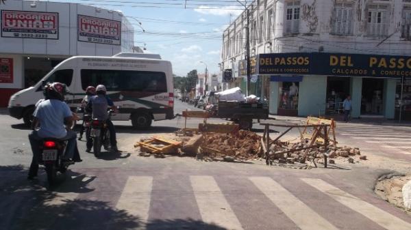 Vazamento no cruzamento da Avenida Getúlio Vargas com Rua Alfredo Estrela.(Imagem:FlorianoNews)