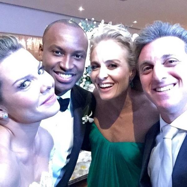 Angélica e Luciano Huck na festa de casamento de Fernanda Souza e Thiaguinho em São Paulo.(Imagem:Instagram/ Reprodução)