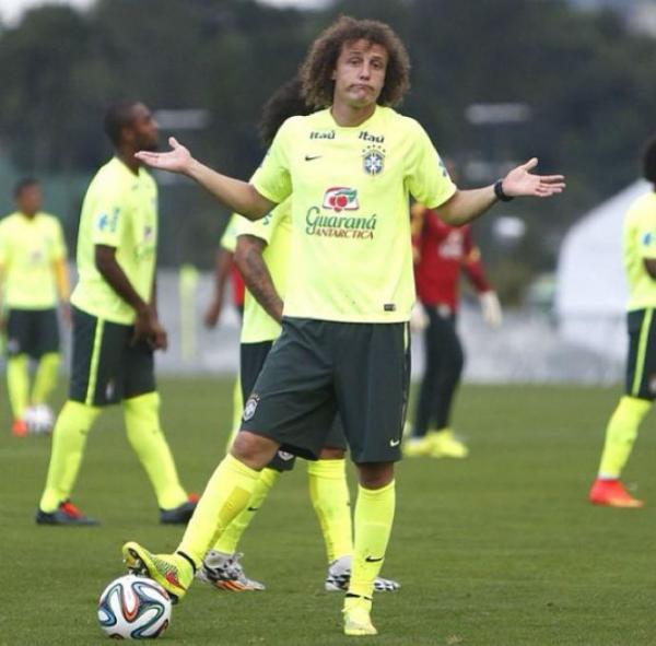 David Luiz com a bola no treino desta sexta-feira: dia de artilheiro para o zagueiro.(Imagem:Reprodução Instagram)