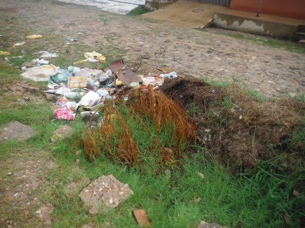 Prefeitura já começou mutirão de limpeza nos bairros de Floriano.(Imagem:FlorianoNews)