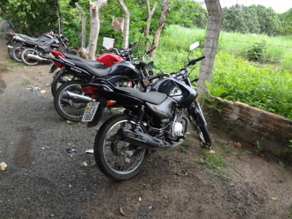 Motos apreendidas pela PRF são encaminhadas para par pátio do DETRAN(Imagem:FlorianoNews)