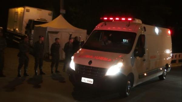 Ambulância que conduziu Neymar à Granja Comary.(Imagem:Mauricio Motta)