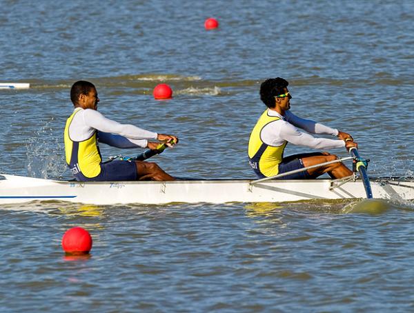 Alexis Mestre e João Borges Júnior conquistaram a primeira medalha brasileira no remo.(Imagem:Agência AFP)