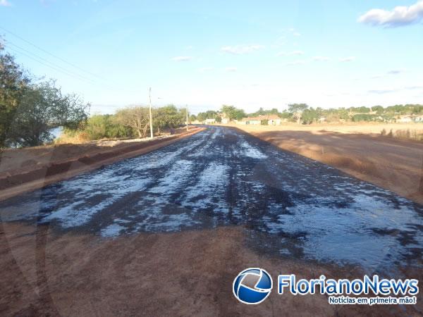 Trecho da Avenida Beira-Rio recebe pavimentação asfáltica.(Imagem:FlorianoNews)