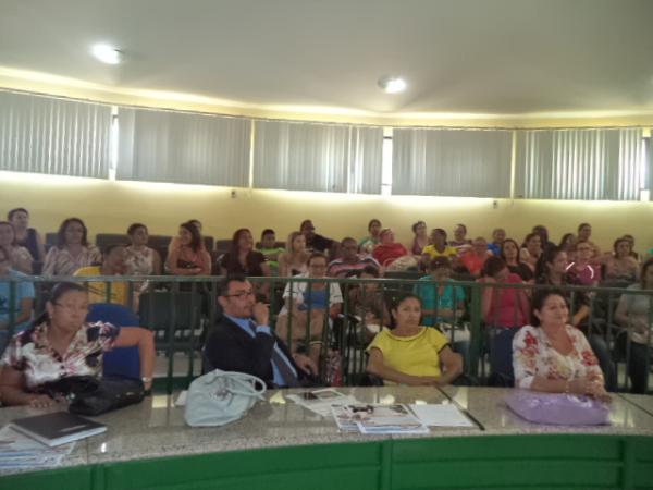 Servidores da educação encaminham pauta de reivindicações à gestão municipal.(Imagem:FlorianoNews)