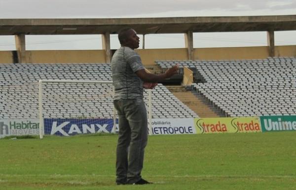 Técnico Vanin(Imagem:Globoesporte.com)