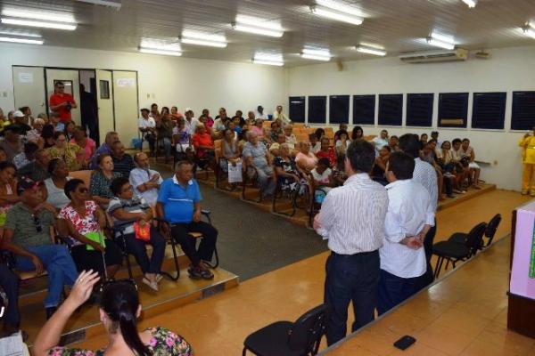 Prefeito Gilberto Júnior discute logística do Programa Olhar Bem.(Imagem:Waldemir Miranda)