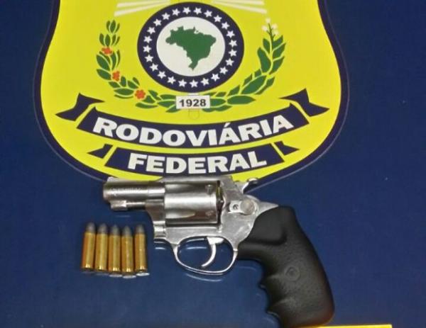 PRF prende homem por porte ilegal de arma de fogo em Floriano.(Imagem:PRF)
