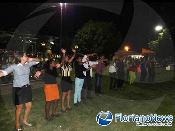 Jovens participaram de show gospel em Floriano.(Imagem:FlorianoNews)