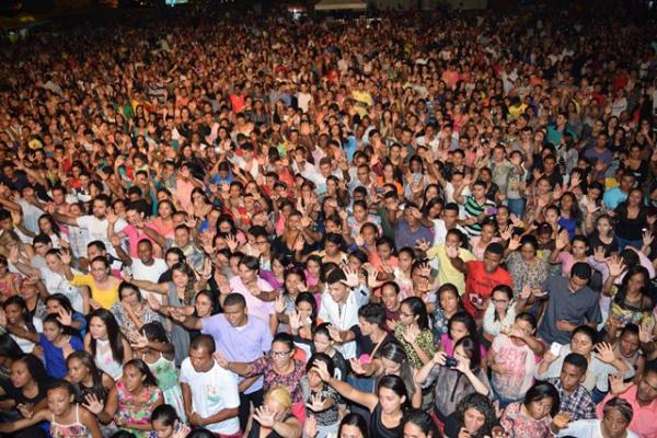Show gospel reúne centenas de evangélicos na Avenida Beira Rio.(Imagem:Waldemir Miranda)