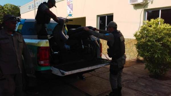 Motocicleta de entregador tomada de assalto é recuperada pela PM de Floriano.(Imagem:FlorianoNews)