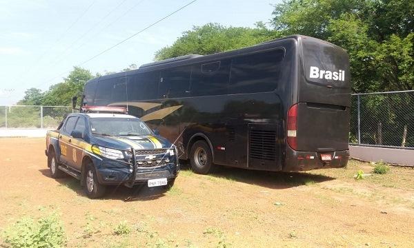PRF apreende ônibus de turismo com placa adulterada no Piauí.(Imagem:PRF)