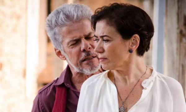 Lilia Cabral e José Mayer como os personagens Vitória e Zico, de 