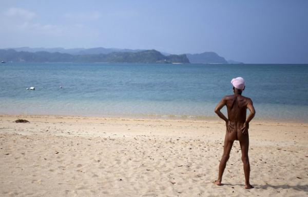 O japonês Masafumi Nagasaki em sua ilha.(Imagem: Reuters)