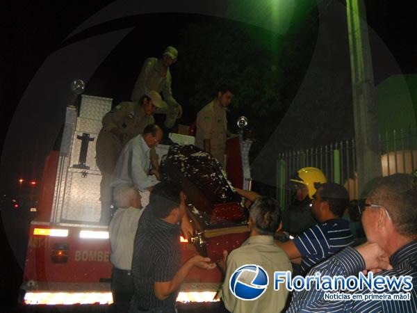 Corpo de Edimar Piauilino seguiu em cortejo para memorial em Floriano.(Imagem:FlorianoNews)