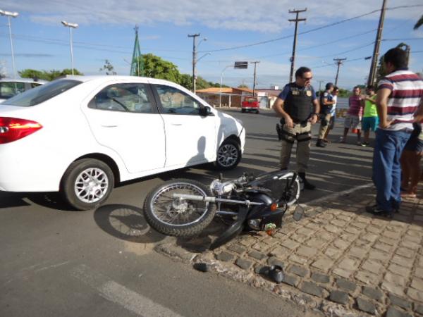 Acidente de trânsito deixa duas pessoas feridas em Floriano.(Imagem:FlorianoNews)