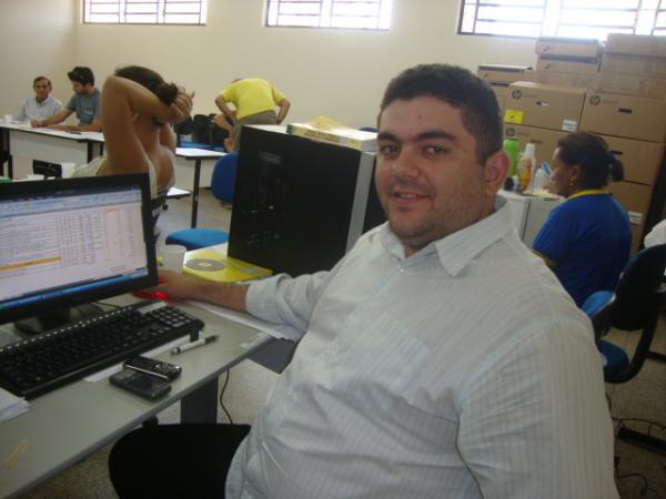 Dir. do Campus da UFPI de Floriano Edson Cavalcante, durante o Pregão Eletrônico(Imagem:Amarelinho)