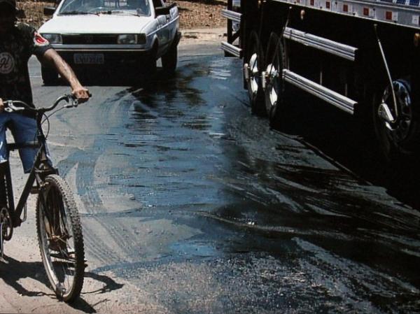 Pista da BR-316 ficou suja de óleo e provocou acidentes.(Imagem:Reprodução/Tv Clube)