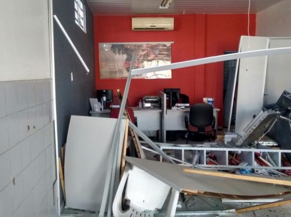 Interior do posto ficou completamente destruído com a explosão.(Imagem:Renan Nunes/TV Clube)