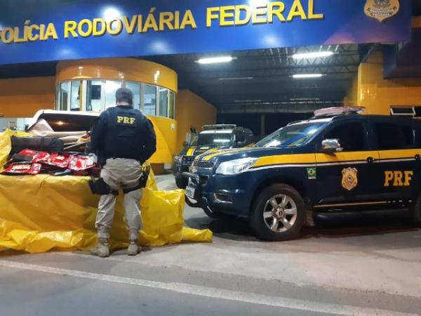 PRF apreende semijoias avaliadas em R$ 190 mil na BR 230 em Floriano.(Imagem:PRF-PI)