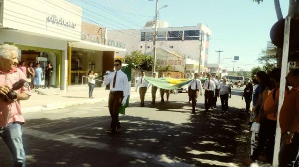 Desfile cívico celebra aniversário do Colégio Industrial.(Imagem:FlorianoNews)