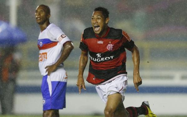 Hernane marcou duas vezes e chegou a sete gols no Carioca.(Imagem:André Mourão / Ag. Estado)