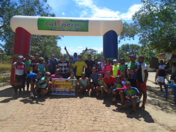 Atletas participam de etapa de Mountain Bike na zona rural de Floriano.(Imagem:FlorianoNews)