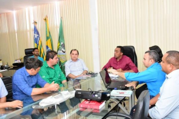 Reunião aborda reabertura da Biodiesel em Floriano.(Imagem:SECOM)