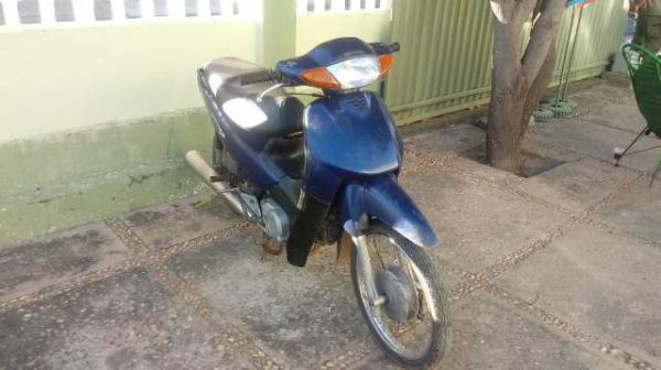 PM de Floriano recupera motocicleta abandonada (Imagem:FlorianoNews)